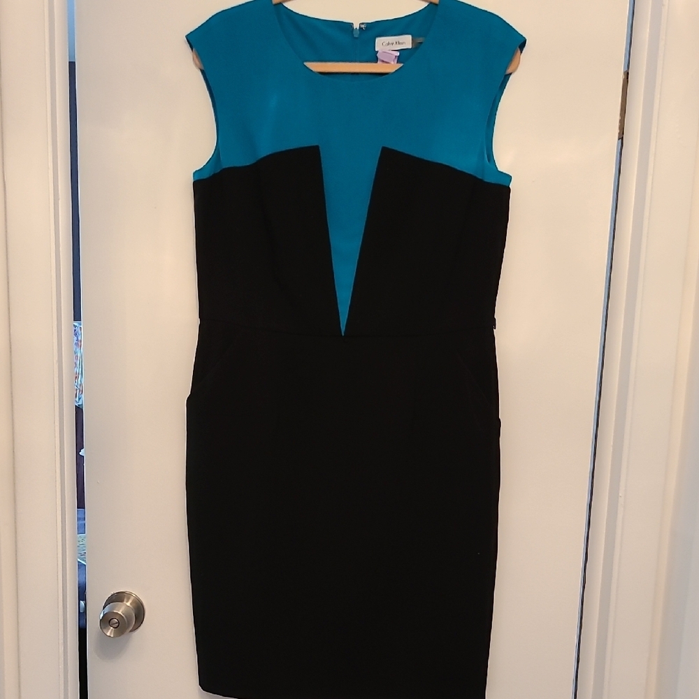 Calvin Klein Blue Black Plunge Neck Sheath Dress